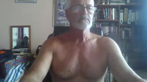 Snapshot of bobbgud chatting on April 18, 9:13 am Bobbgud online show from April 18, 9:13 am