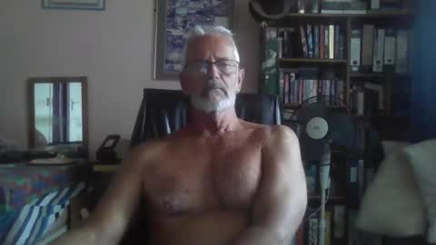 Snapshot of bobbgud chatting on April 24, 12:18 pm Bobbgud online show from April 24, 12:18 pm