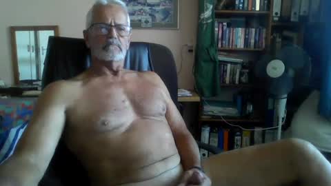 Snapshot of bobbgud chatting on June 28, 10:21 am Bobbgud online show from June 28, 10:21 am