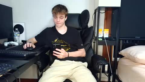 bobby72738 online show from September 28, 11:54 pm