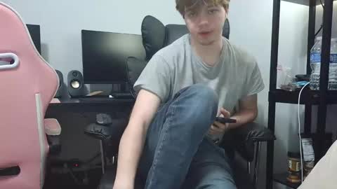 Snapshot of bobby72738 chatting on April 12, 2:49 am bobby72738 online show from April 12, 2:49 am