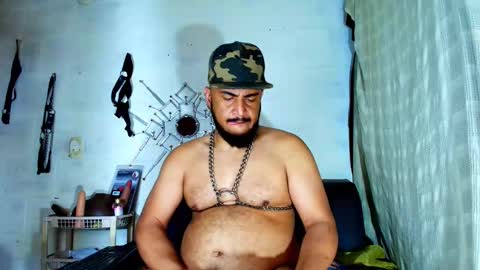 Snapshot of bobby_kbrera chatting on December 16, 12:37 am bobby_kbrera online show from December 16, 12:37 am