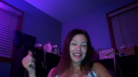 Snapshot of bodicas chatting on November 20, 5:40 am milf online show from November 20, 5:40 am