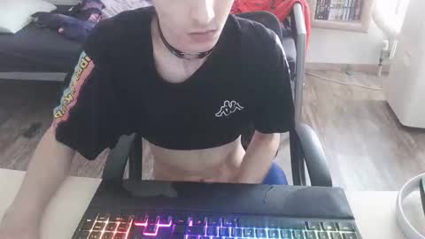 Snapshot of bohnfabian318 chatting on June 3, 5:18 pm Shadow Femboy online show from June 3, 5:18 pm