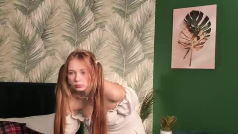 Snapshot of boldbutterfly chatting on November 3, 3:30 am Kira online show from November 3, 3:30 am