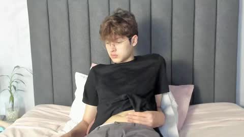 Boleyn online show from January 25, 12:26 pm