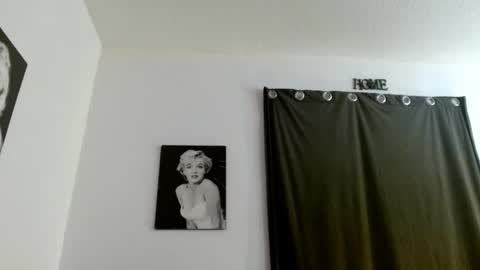 Snapshot of bombshellbaeby chatting on November 6, 8:59 am BombshellBaeby online show from November 6, 8:59 am