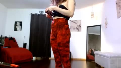 Snapshot of bombshellbaeby chatting on November 23, 2:33 am BombshellBaeby online show from November 23, 2:33 am