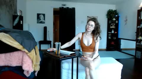 BombshellBaeby online show from May 15, 4:25 pm