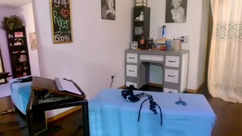 BombshellBaeby online show from July 21, 5:54 am