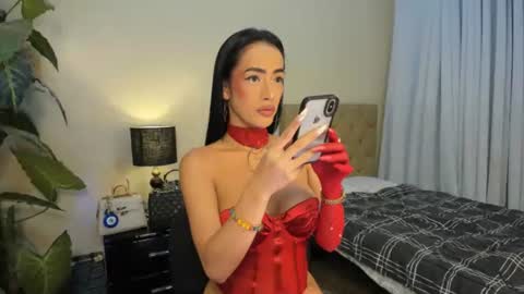 Snapshot of bombshelllaurax chatting on February 13, 3:02 am bombshelllaurax online show from February 13, 3:02 am