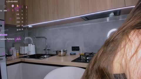 Olly online show from December 8, 9:35 am