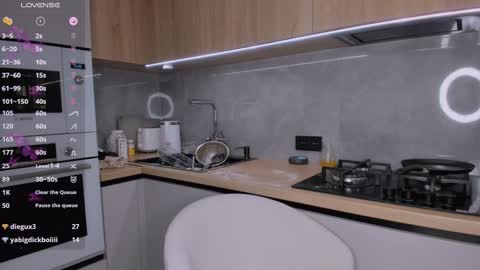 Olly online show from December 8, 4:28 pm