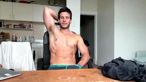 Snapshot of bondi333 chatting on February 20, 3:12 am Bondi online show from February 20, 3:12 am