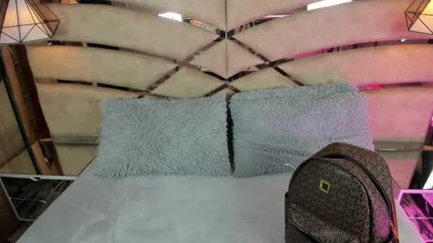 Snapshot of bonet_iris chatting on May 29, 11:08 am bonet_iris online show from May 29, 11:08 am