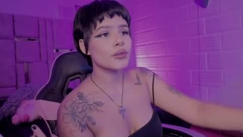Snapshot of bonnie_anderson chatting on June 17, 9:05 pm Bonnie Anderson online show from June 17, 9:05 pm