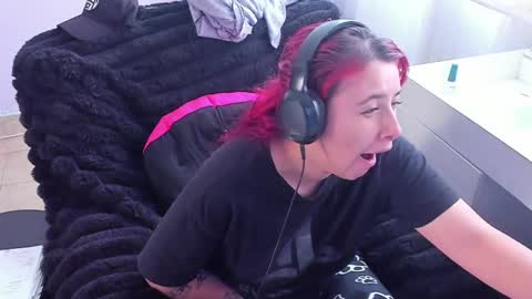 Bonnie Help me reach 500 likes online show from October 10, 5:12 pm