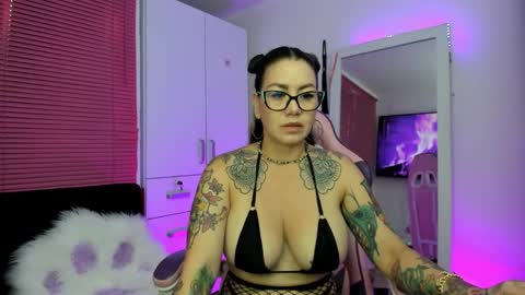 Snapshot of bonnie_ray40 chatting on February 11, 7:19 pm bonnie online show from February 11, 7:19 pm