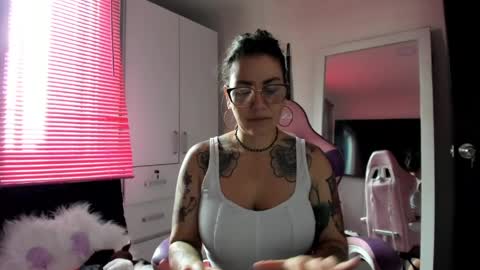 Snapshot of bonnie_ray40 chatting on April 7, 7:03 pm bonnie online show from April 7, 7:03 pm