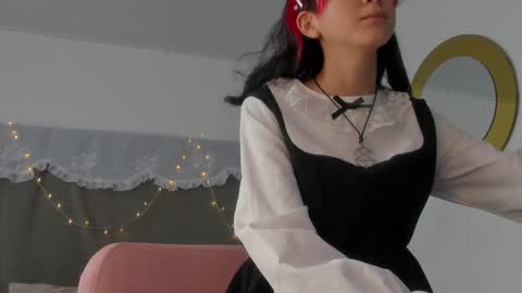   online show from December 3, 11:44 am