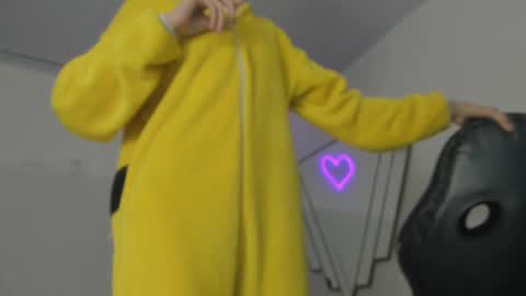 Snapshot of bonniecute_ chatting on January 29, 11:20 am online show from January 29, 11:20 am