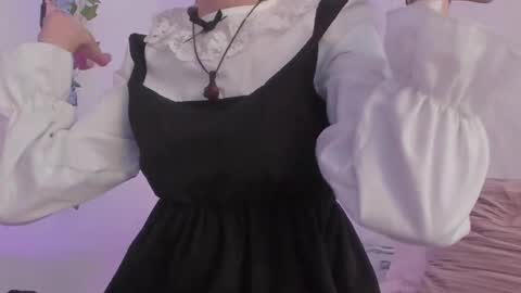 Snapshot of bonniecute_ chatting on March 7, 2:45 pm online show from March 7, 2:45 pm