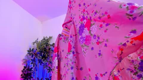 Snapshot of bonniecute_ chatting on September 20, 12:00 am online show from September 20, 12:00 am