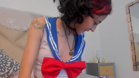 Snapshot of bonniecute_ chatting on October 28, 12:25 am online show from October 28, 12:25 am