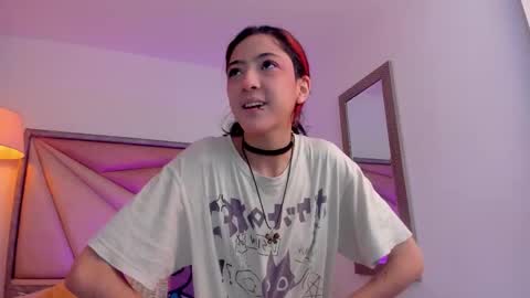 Snapshot of bonniecute_ chatting on November 12, 11:47 pm online show from November 12, 11:47 pm