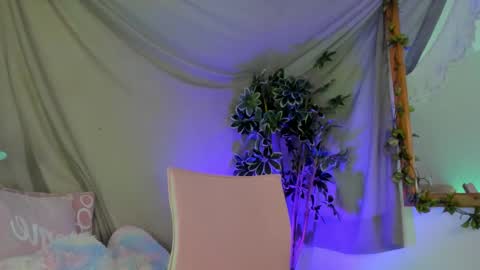 Snapshot of bonniecute_ chatting on November 22, 12:09 am online show from November 22, 12:09 am