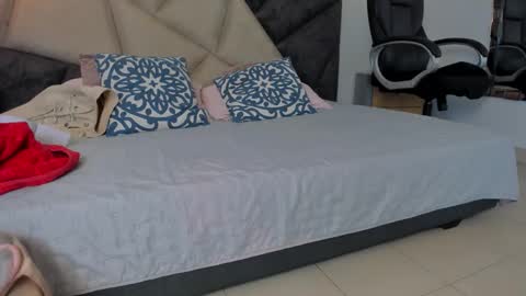   online show from February 6, 11:52 pm