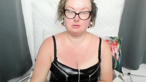Bonnie online show from June 2, 5:20 am