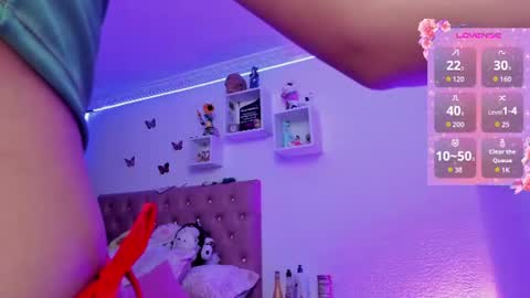 Snapshot of bonny_clyde_xx_ chatting on July 15, 3:12 am Soffy Brooks Independent model online show from July 15, 3:12 am
