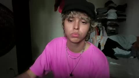 Snapshot of bonny_cum chatting on February 2, 8:18 pm bonny_cum online show from February 2, 8:18 pm