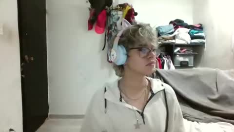 Snapshot of bonny_cum chatting on February 3, 7:13 am bonny_cum online show from February 3, 7:13 am