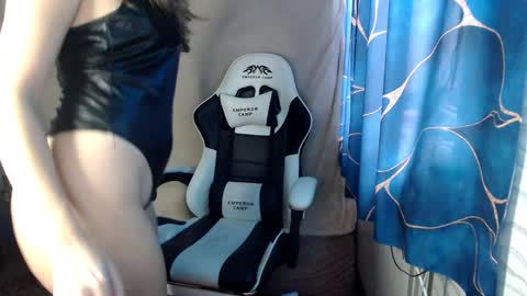 Snapshot of bonny_klyde95 chatting on December 13, 11:23 am bonny_klyde95 online show from December 13, 11:23 am