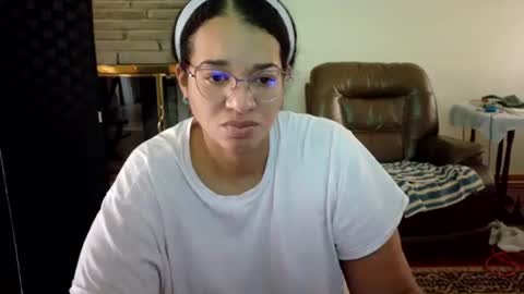 Queen Bon Vivantt online show from December 1, 2:00 pm