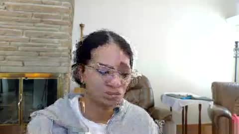 Queen Bon Vivantt online show from December 5, 3:30 pm