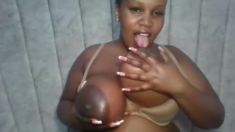 Snapshot of boobberry01 chatting on June 4, 2:39 am Berry online show from June 4, 2:39 am
