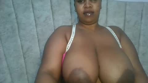 Snapshot of boobberry01 chatting on August 2, 1:37 am Berry online show from August 2, 1:37 am