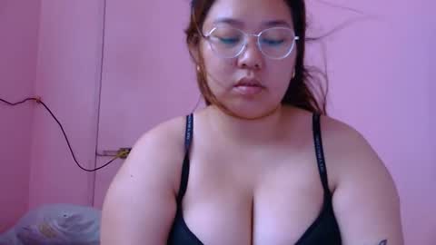 Snapshot of boobsiemarie chatting on May 29, 3:15 am MommyMarie-Singlemom of 2. online show from May 29, 3:15 am