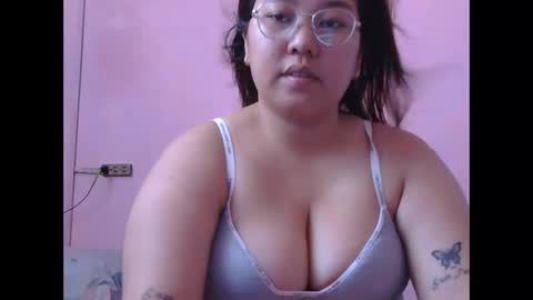 Snapshot of boobsiemarie chatting on June 11, 6:55 am MommyMarie-Singlemom of 2. online show from June 11, 6:55 am