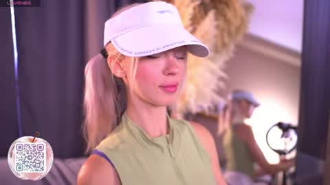 Snapshot of boobybliss chatting on July 25, 8:23 am Alina online show from July 25, 8:23 am