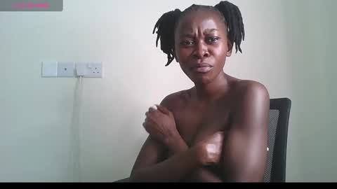 Snapshot of booty_queen001 chatting on December 5, 7:49 am Heather online show from December 5, 7:49 am