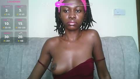 Snapshot of booty_queen001 chatting on December 23, 4:33 am Heather online show from December 23, 4:33 am