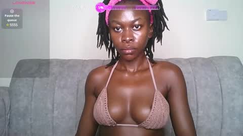 Snapshot of booty_queen001 chatting on December 28, 9:52 am Heather online show from December 28, 9:52 am