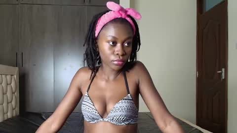 Snapshot of booty_queen001 chatting on January 31, 7:29 pm Heather online show from January 31, 7:29 pm