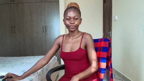 Snapshot of booty_queen001 chatting on February 22, 7:01 am Heather online show from February 22, 7:01 am