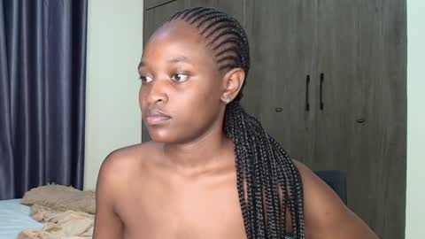 Snapshot of booty_queen001 chatting on March 10, 12:18 am Heather online show from March 10, 12:18 am