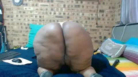 Snapshot of bootytwerkxxx chatting on May 20, 6:52 am bootytwerkxxx online show from May 20, 6:52 am